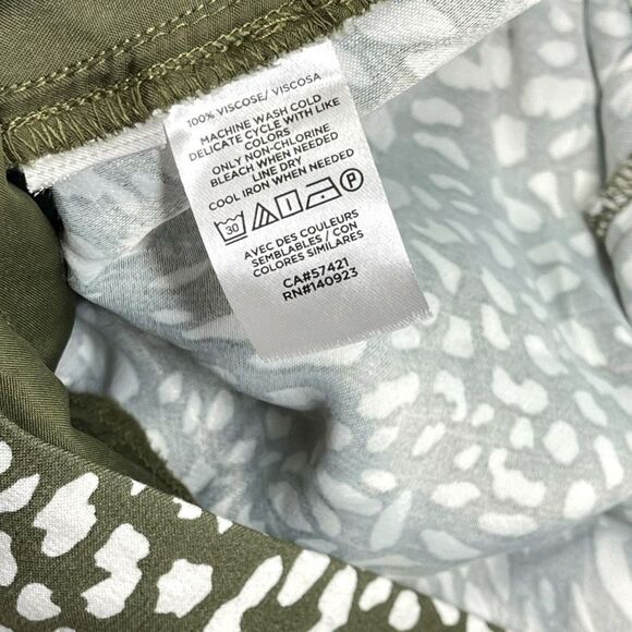 Ann Taylor Loft Wide Leg White Green Animal Print Crop Pants Women's Size Large - Picture 8 of 9